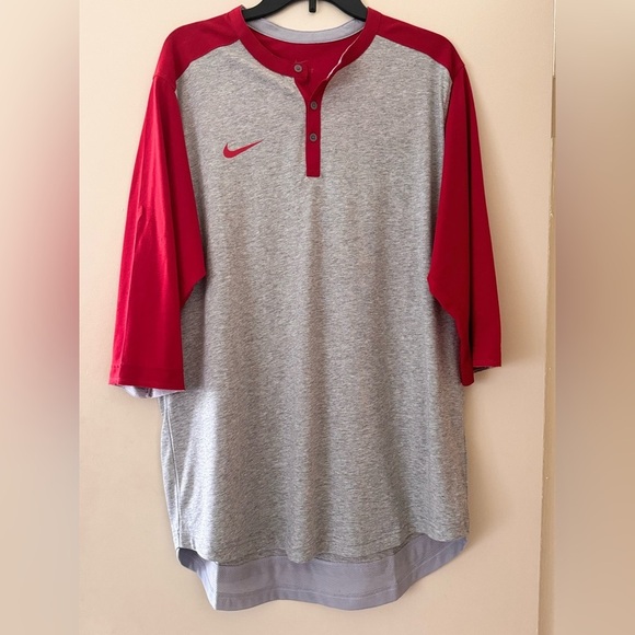 NWOT NIKE Dri-Fit Men’s Gray And Red Button Down Jersey 1/2 Sleeve Shirt Size XL - Picture 1 of 8